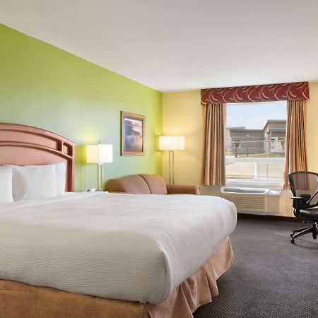 Days Inn & Suites By Wyndham Thompson Eksteriør bilde