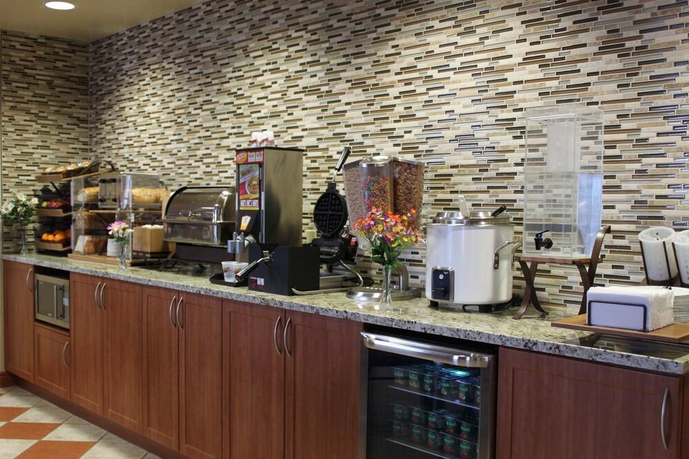 Days Inn & Suites By Wyndham Thompson Eksteriør bilde