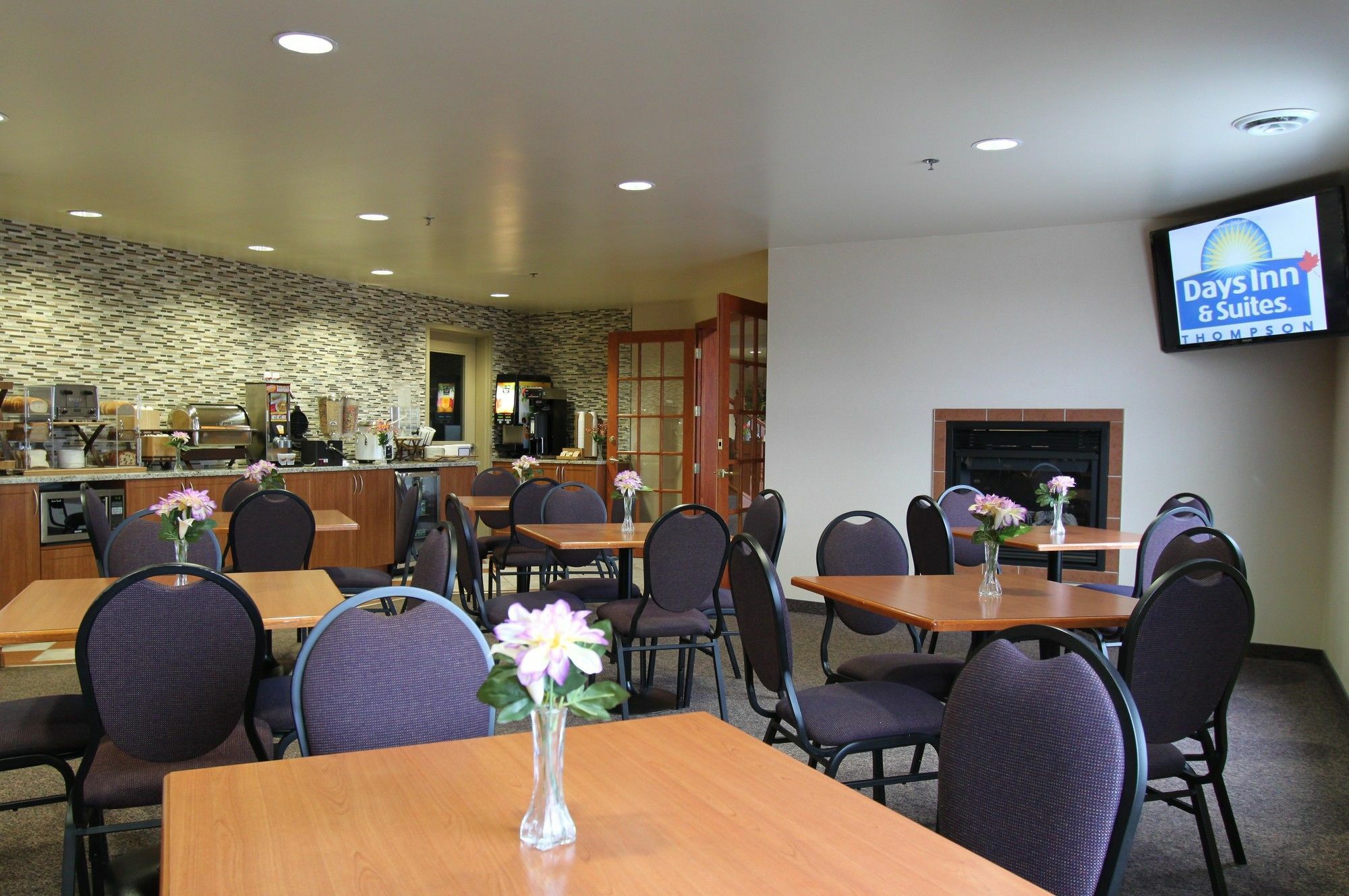 Days Inn & Suites By Wyndham Thompson Eksteriør bilde